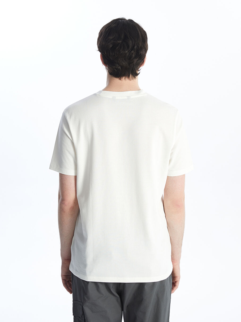 تيشيرت رجالي كم قصير بياقة دائرية مُنَظَّم-4