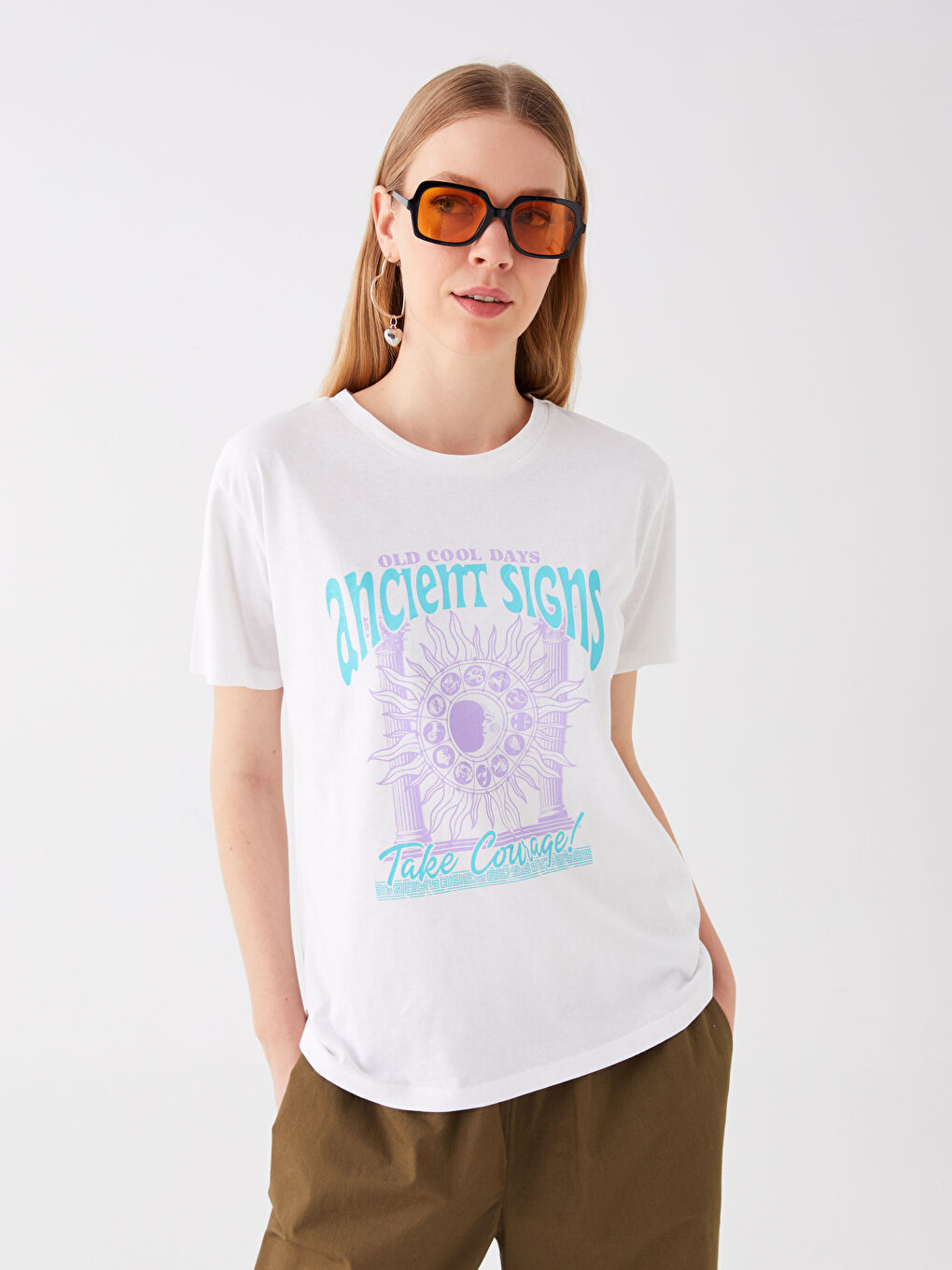 Beyaz Bisiklet Yaka Baskılı Kısa Kollu Kadın Tişört