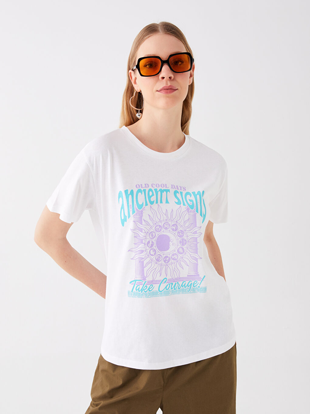 Beyaz Bisiklet Yaka Baskılı Kısa Kollu Kadın Tişört-1