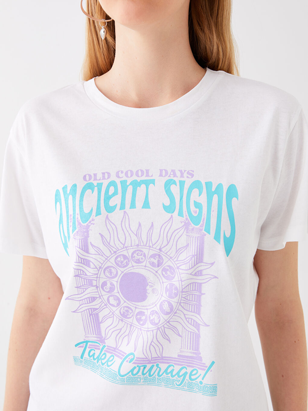 Beyaz Bisiklet Yaka Baskılı Kısa Kollu Kadın Tişört-3