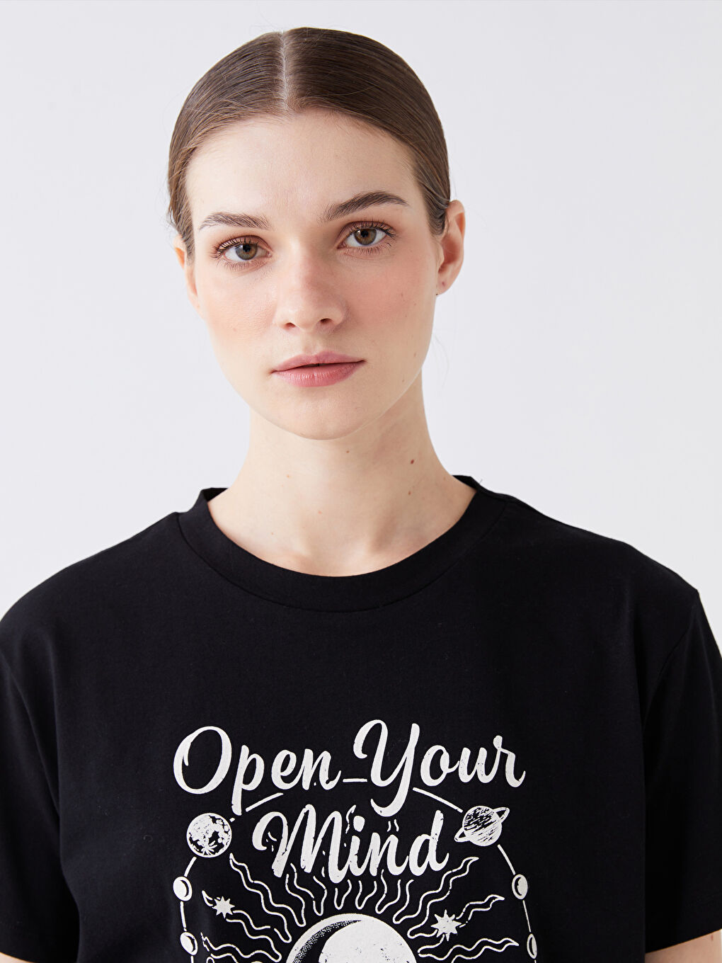 Siyah Bisiklet Yaka Baskılı Kısa Kollu Kadın Tişört-1