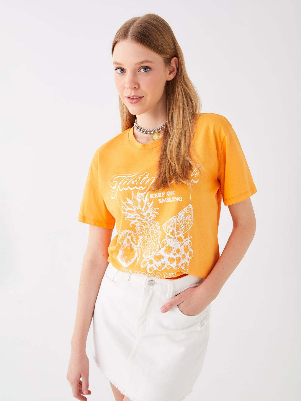 Turuncu Bisiklet Yaka Baskılı Kısa Kollu Kadın Tişört-1