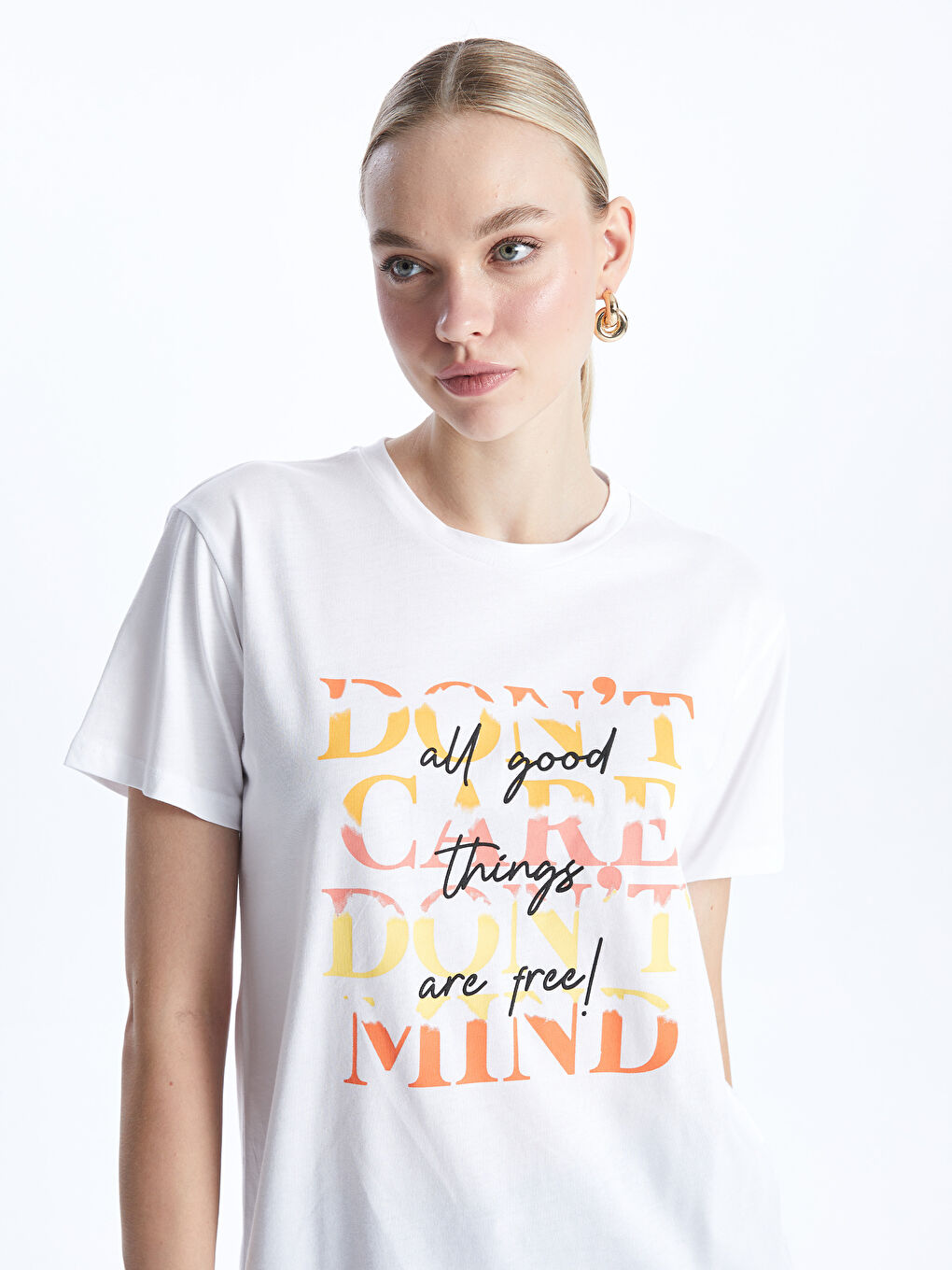 Beyaz Bisiklet Yaka Baskılı Kısa Kollu Kadın Tişört-1