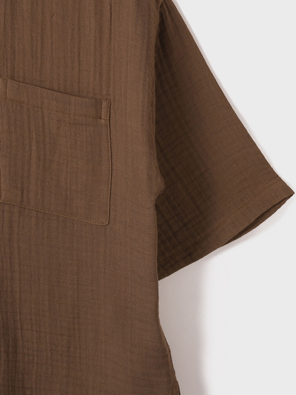 قميص للسيدات بأزرار أمامية وجيب سادة بتفاصيل وكم قصير-1