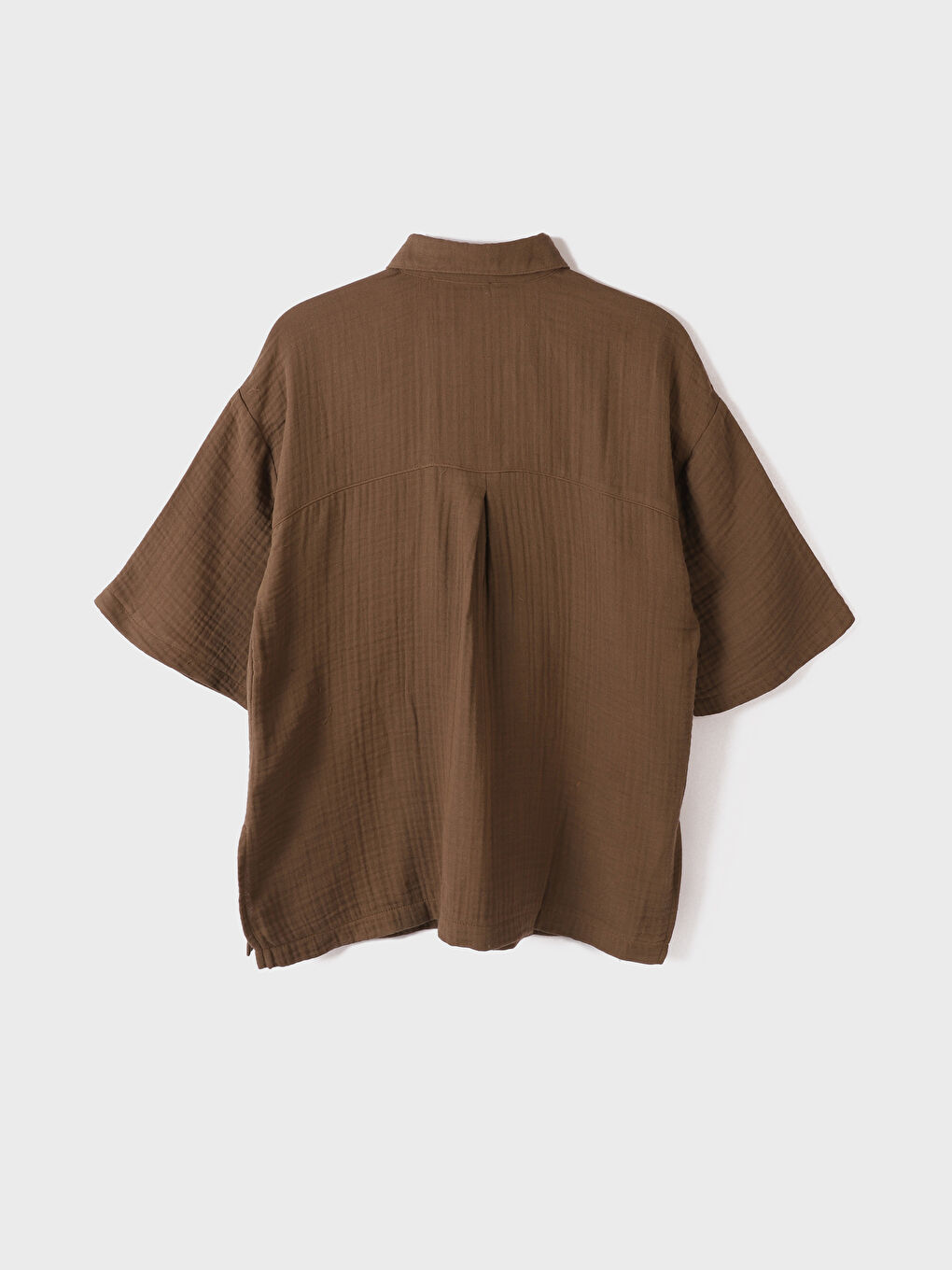 قميص للسيدات بأزرار أمامية وجيب سادة بتفاصيل وكم قصير-3