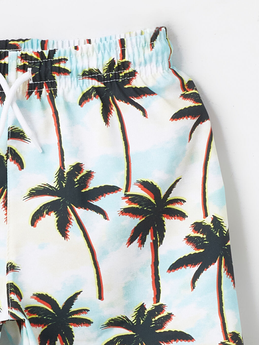 Beyaz Beli Lastikli Erkek Çocuk Deniz Şortu-1