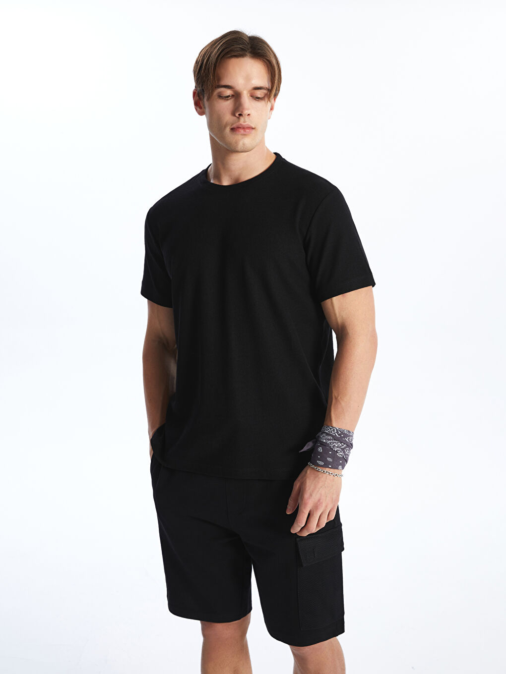 تیشێرت قۆڵ کورت یەخە خڕ بۆ پیاوان