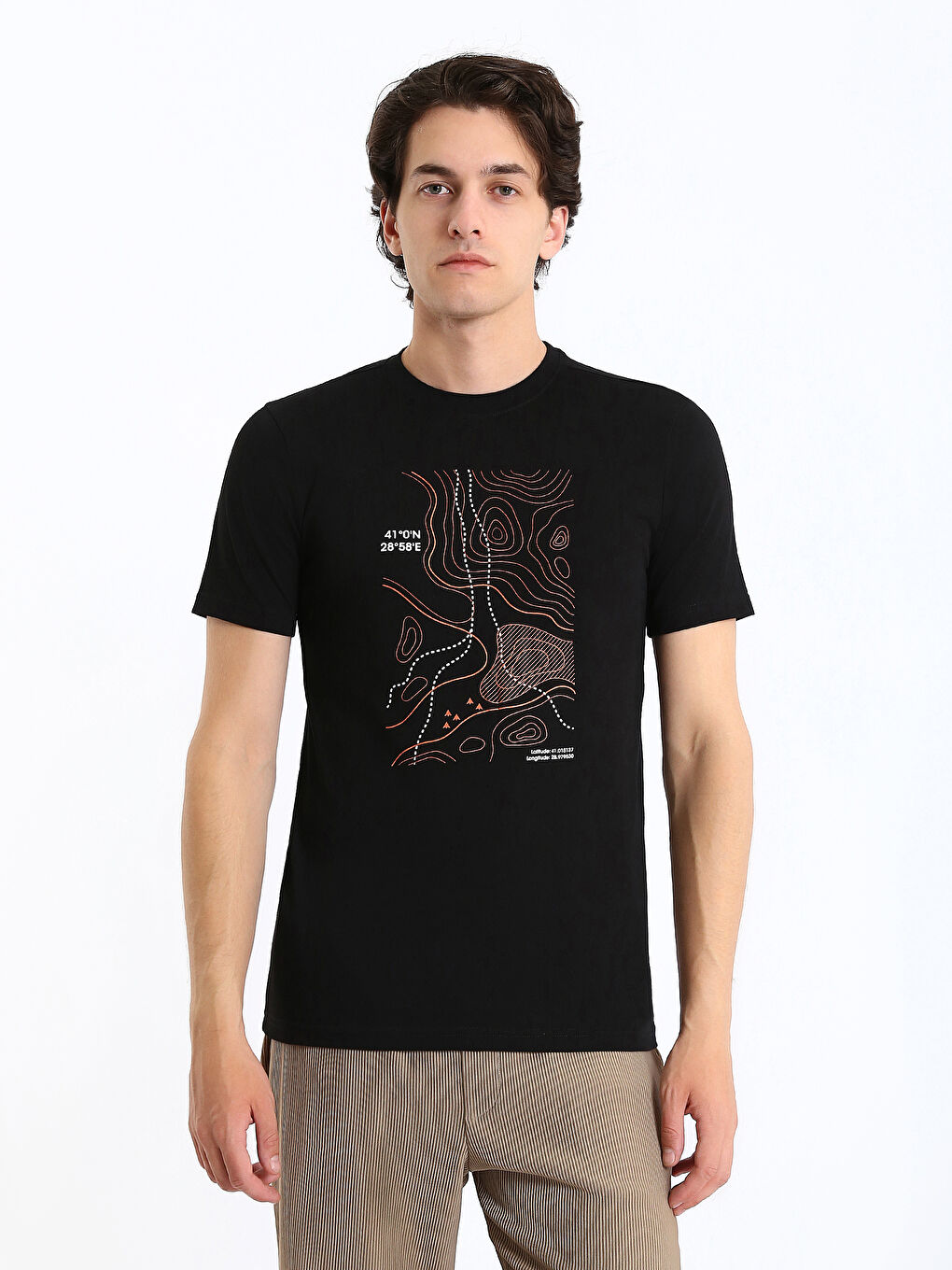 Ерлерге арналған трикотаж дөңгелек жағалы қысқа жең принтті мақта футболка-1