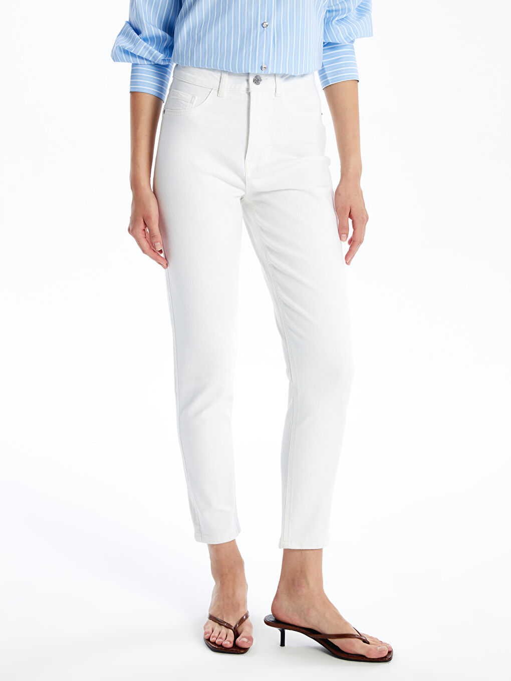 ქალი თეთრი ჯინსი-1