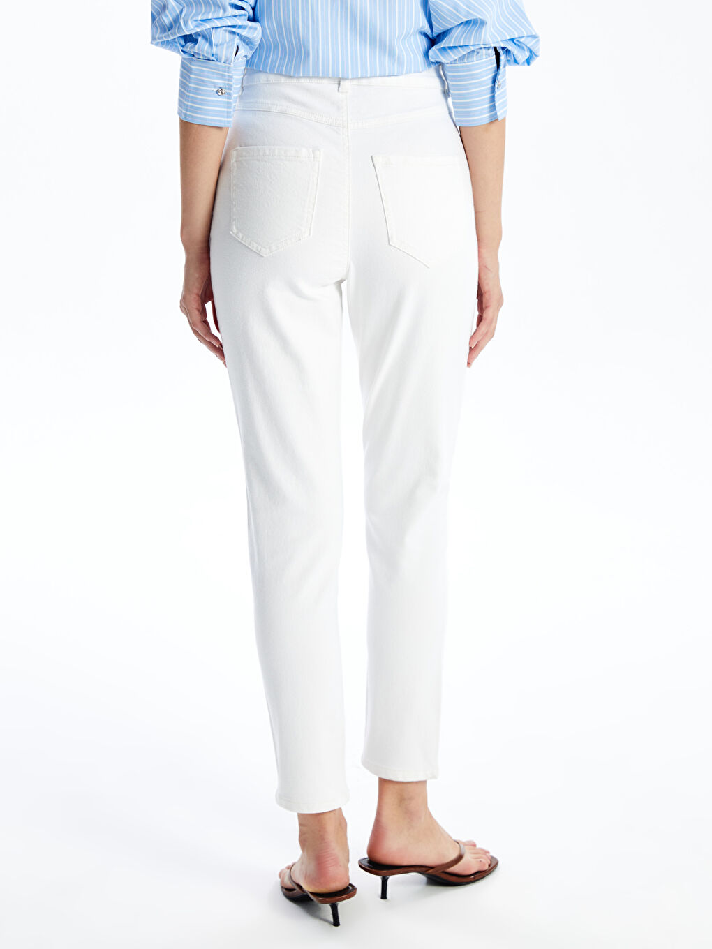 ქალი თეთრი ჯინსი-3