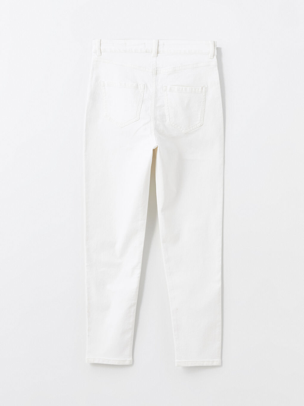 ქალი თეთრი ჯინსი-5