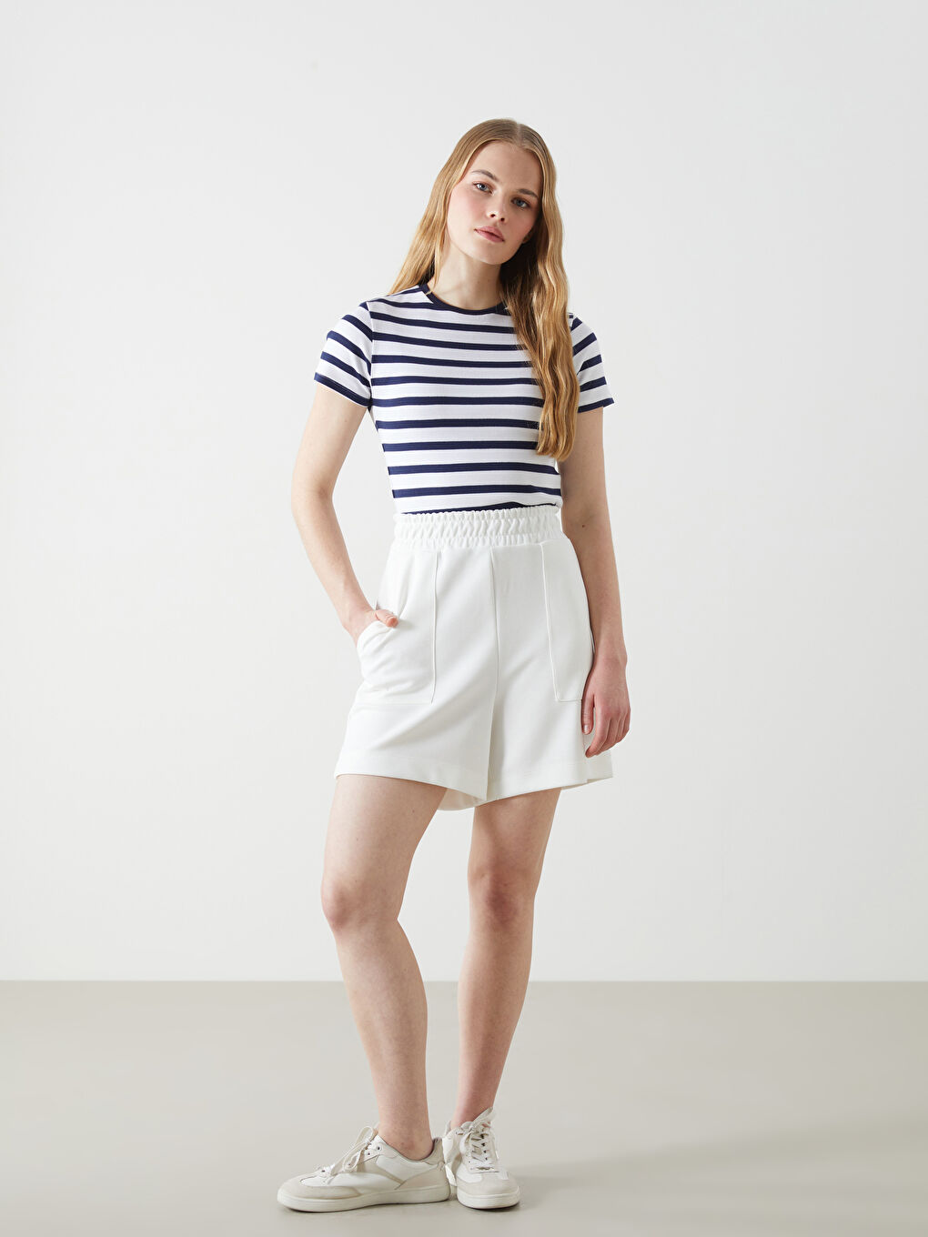 Women's Elastic Waist Regular Shorts -S4DJ42Z8-R9J
