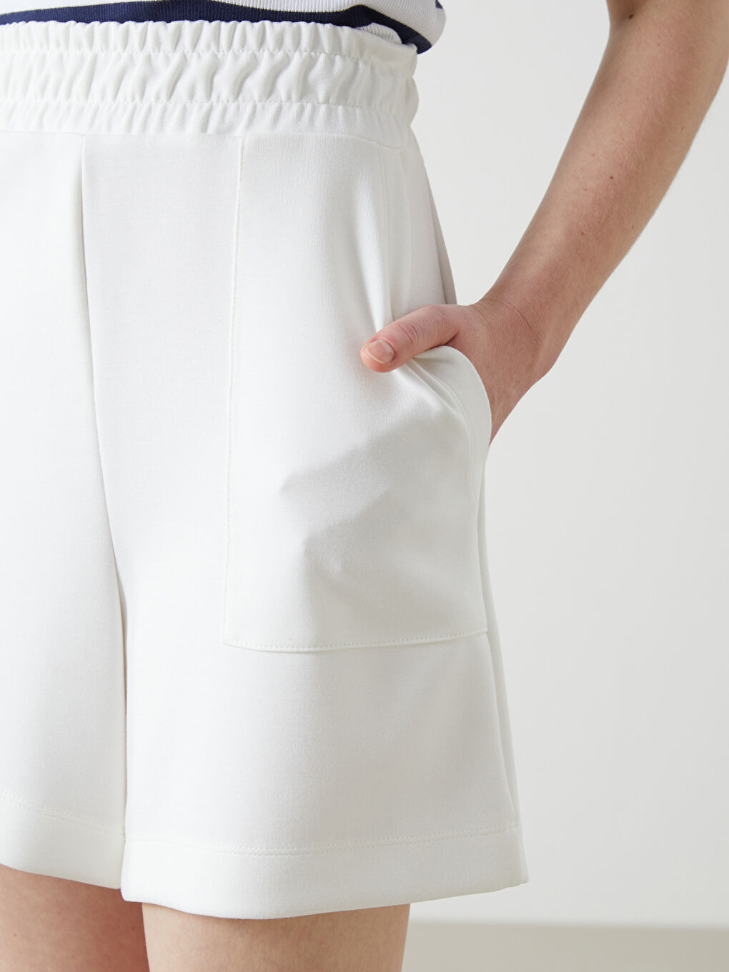 Women's Elastic Waist Regular Shorts -S4DJ42Z8-R9J