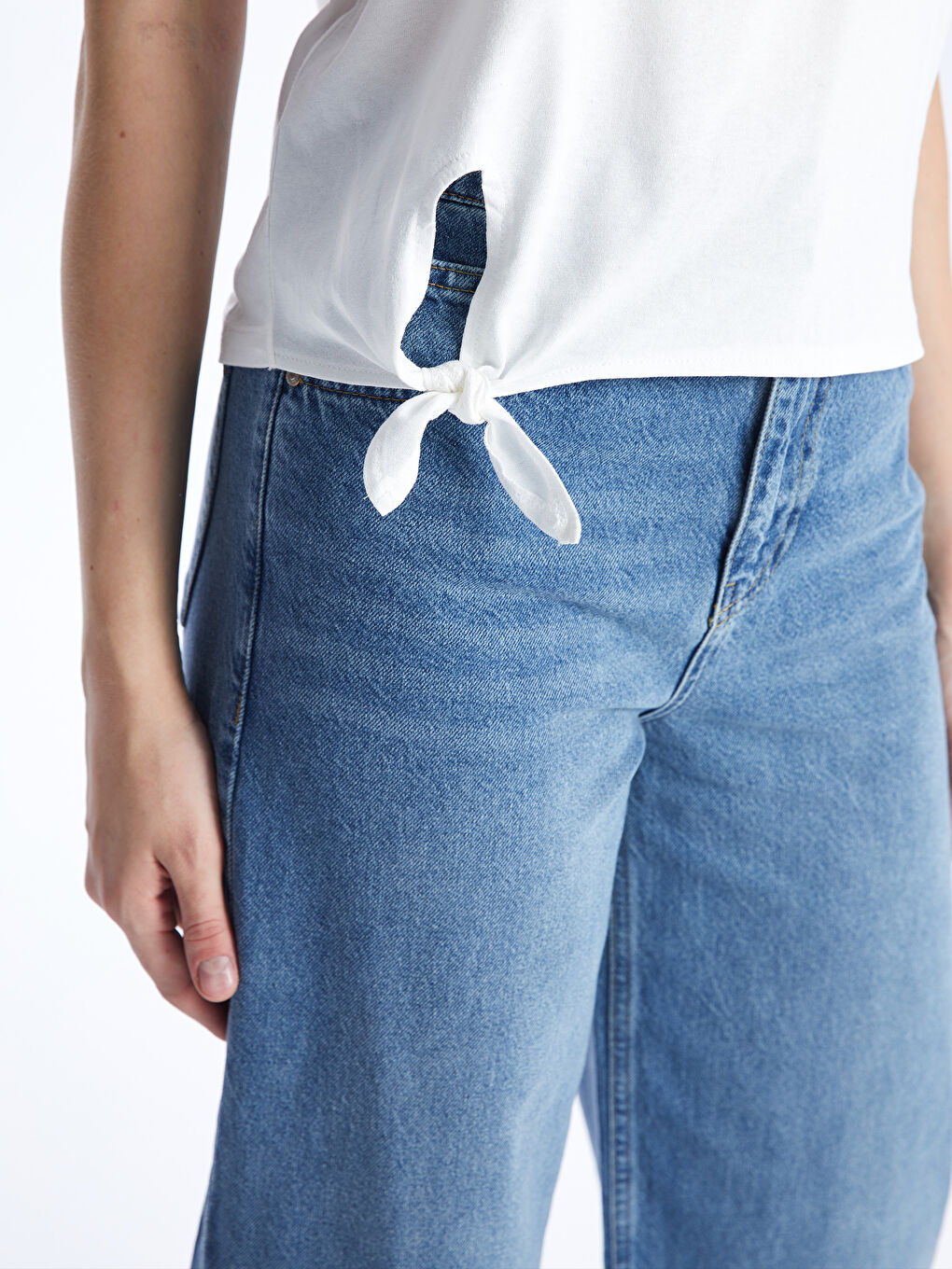 Ekru Bisiklet Yaka Düz Kısa Kollu Kadın Tişört-2