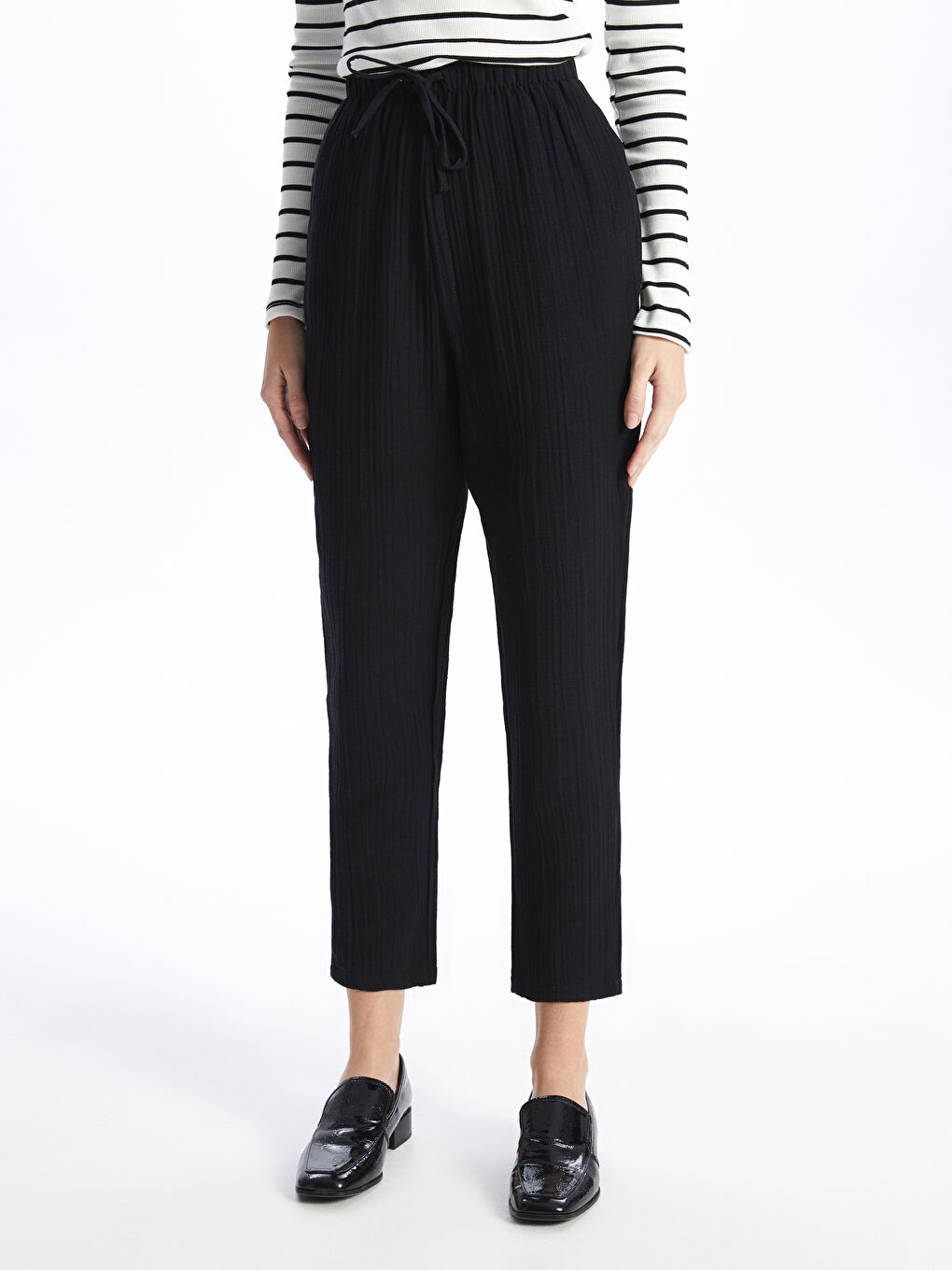 Siyah Beli Lastikli Rahat Kalıp Müslin Kadın Pantolon-2