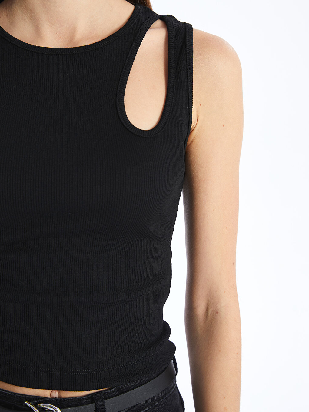 Siyah Bisiklet Yaka Düz Crop Kadın Atlet-3