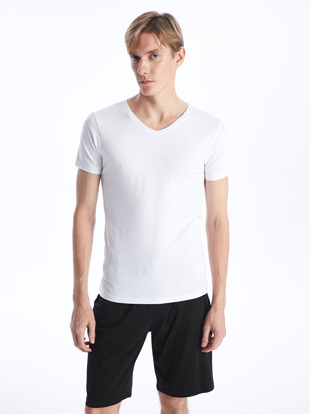 Beyaz V Yaka Kısa Kollu Erkek Atlet