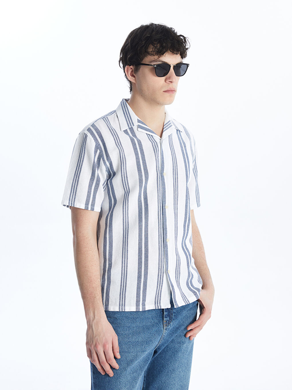 Рубашка мужская в полоску стандартного кроя с коротким рукавом