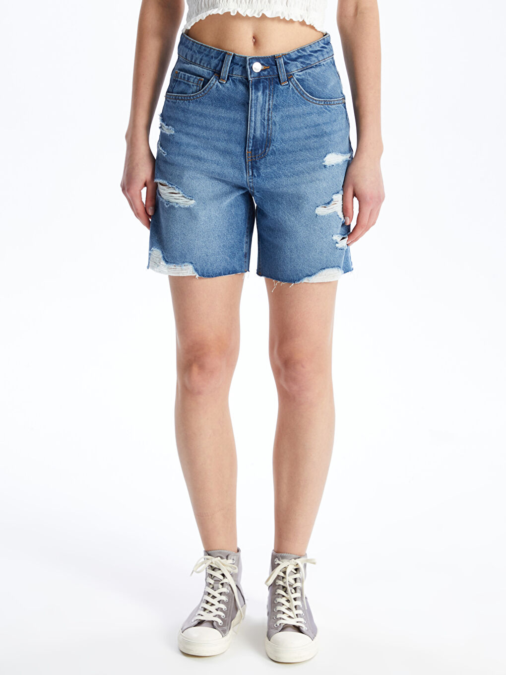ბერმუდას ფორმის დახეული დეტალებით ქალებისთვის ჯინსის შორტები-2