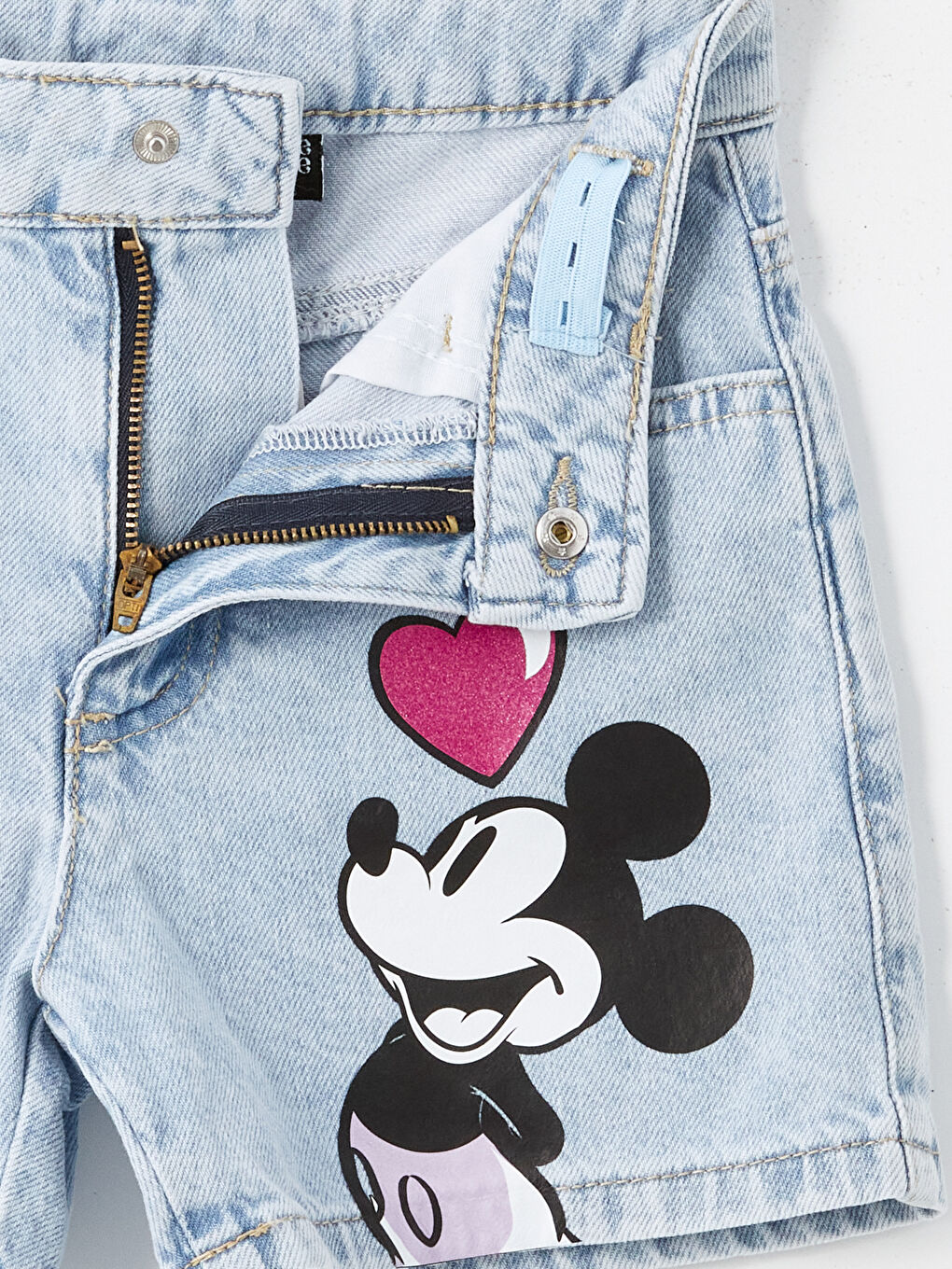 LCW Kids Açık Mavi Asit Yıkamalı Minnie Mouse Baskılı Kız Çocuk Jean Şort - 2