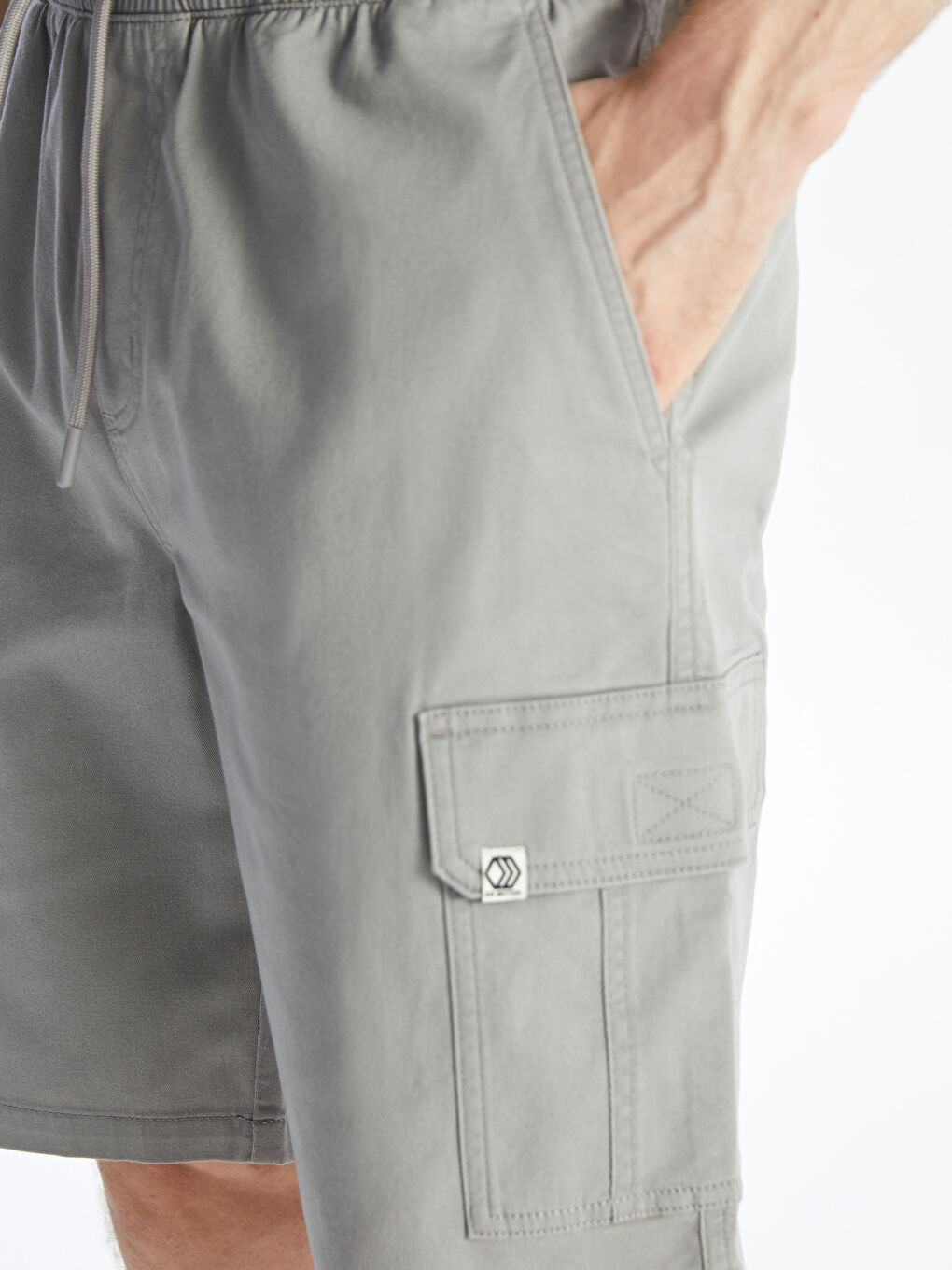 Gri Standart Kalıp Gabardin Erkek Bermuda Şort-3