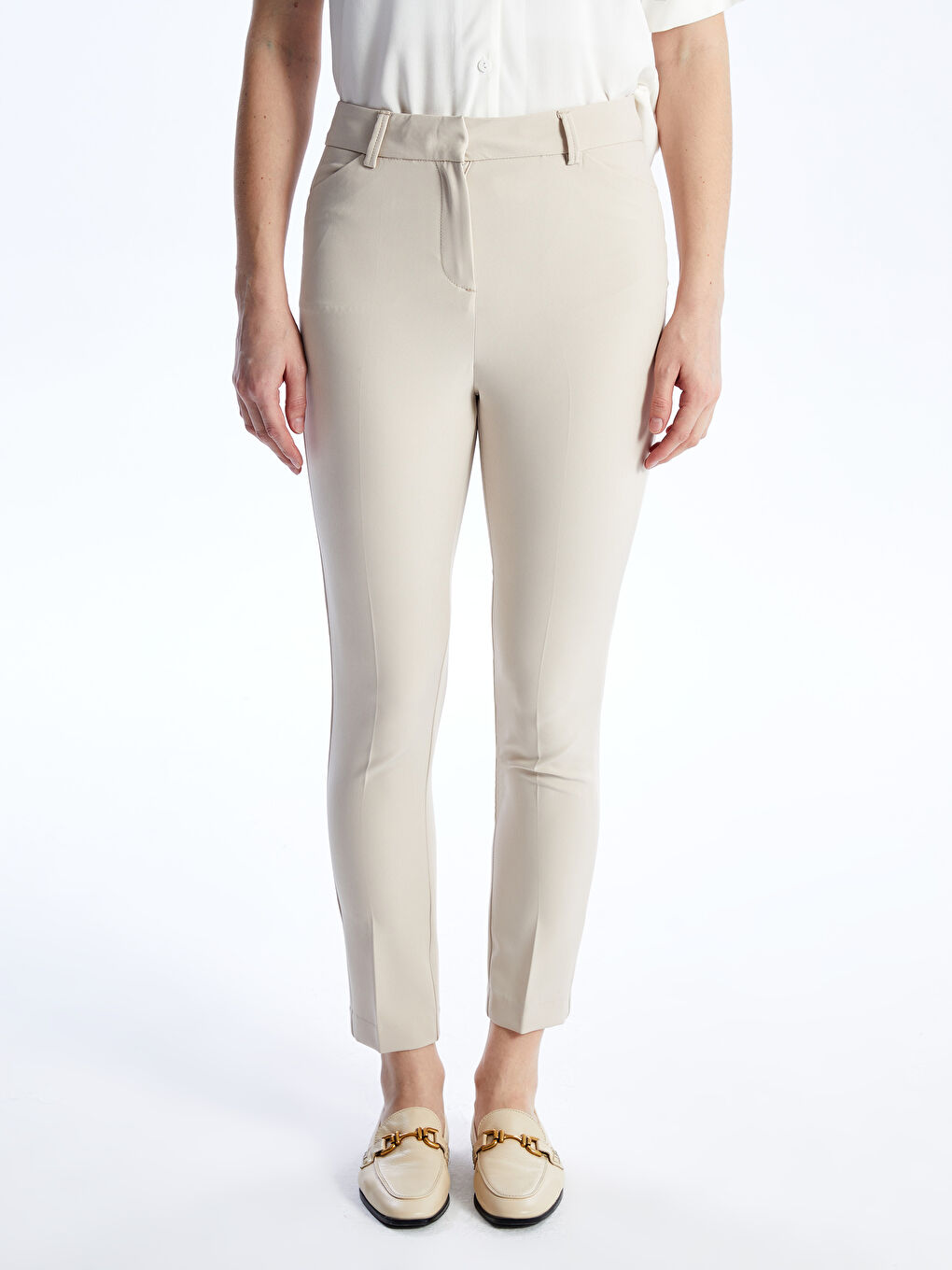 LCWAIKIKI Classic Women's Carrot Fit Plain Trousers -S4EI22Z8-RQP