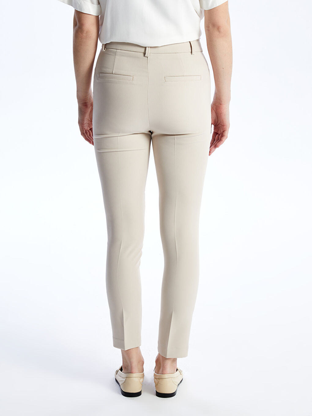 LCWAIKIKI Classic Women's Carrot Fit Plain Trousers -S4EI22Z8-RQP