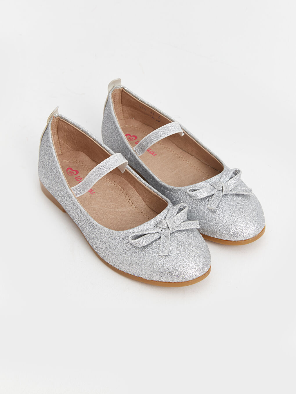 حذاء مسطح للبنات بتفاصيل فيونكة