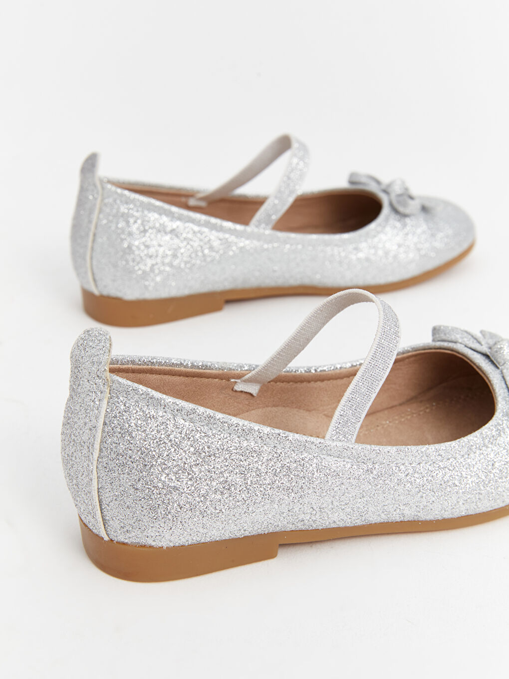 حذاء مسطح للبنات بتفاصيل فيونكة-4