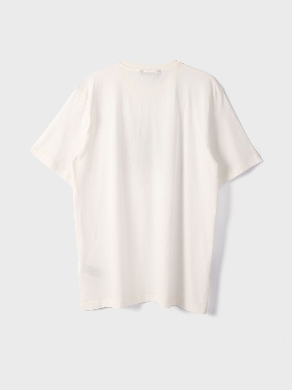 تيشيرت كم قصير مطبوع بياقة دائرية للرجال-3