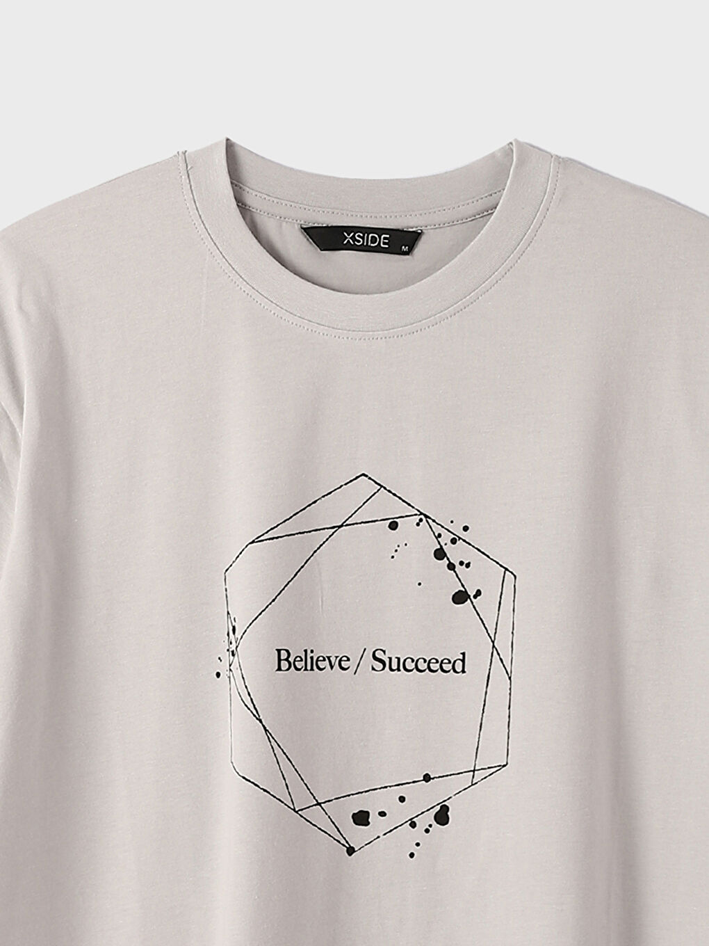 تيشيرت رجالي كم قصير مطبوع بياقة دائرية-1