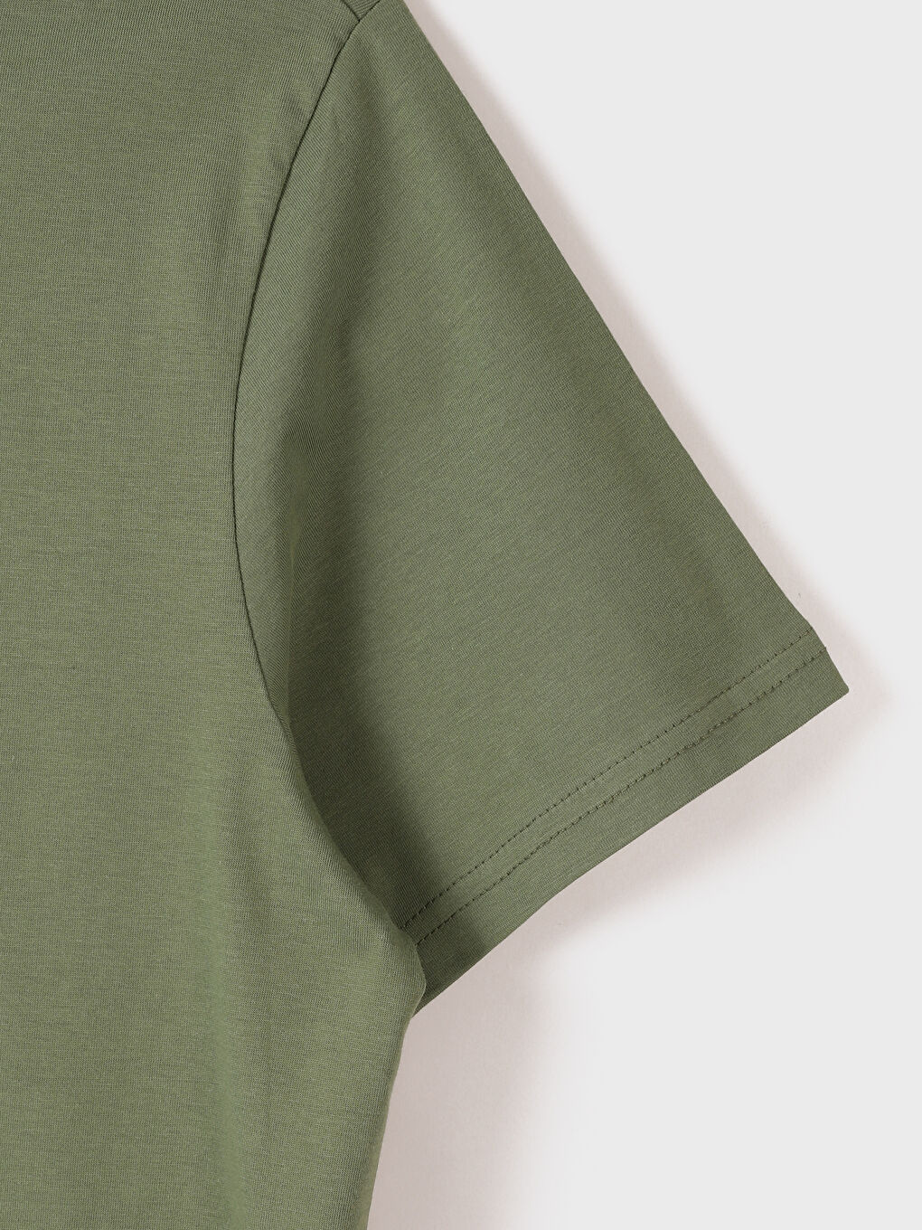 تيشيرت رجالي بياقة دائرية وكم قصير-1