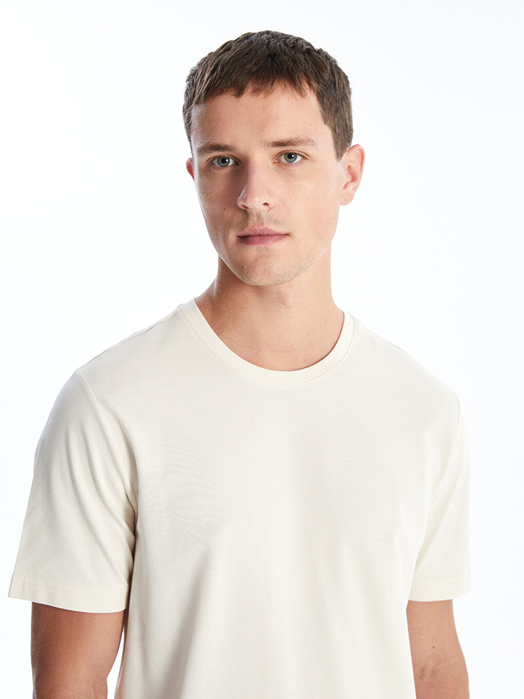 تيشيرت بيكيه كم قصير ياقة دائرية للرجال-1