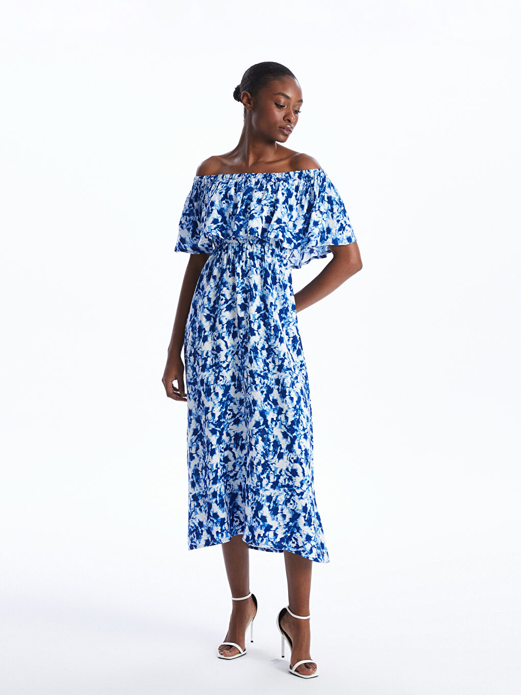 ქალებისთვის ნიმუშიანი მოკლე სახელო გაჭრილი ყელი კაბა