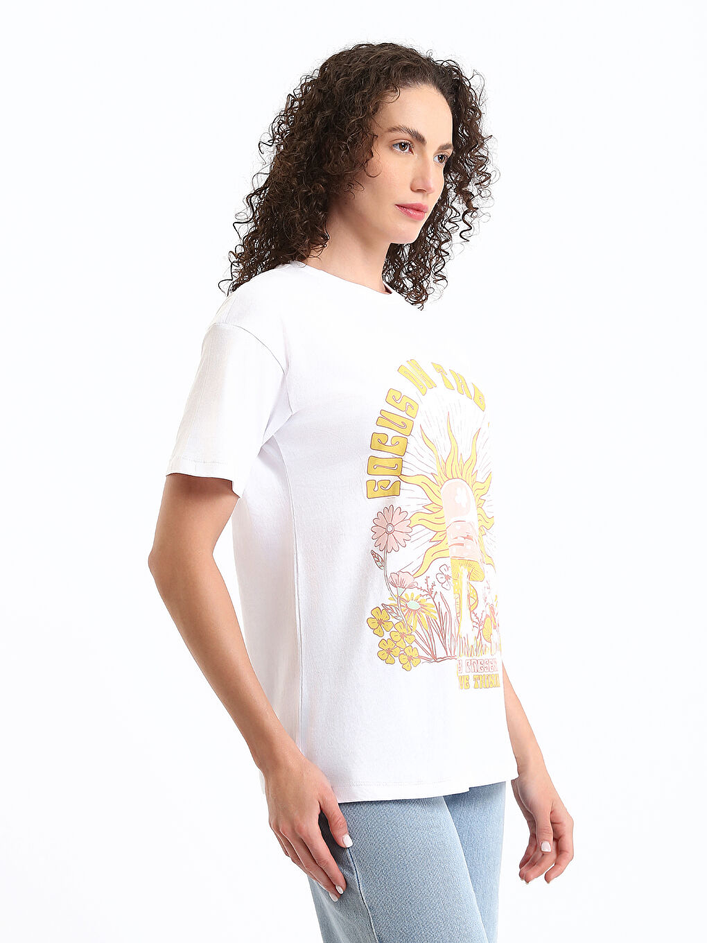 تي شيرت نسائي بطبعة برقبة مدورة وكم قصير-5