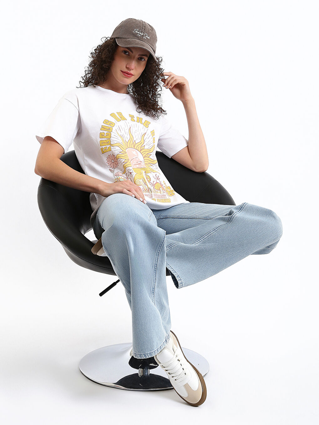 تي شيرت نسائي بطبعة برقبة مدورة وكم قصير-2