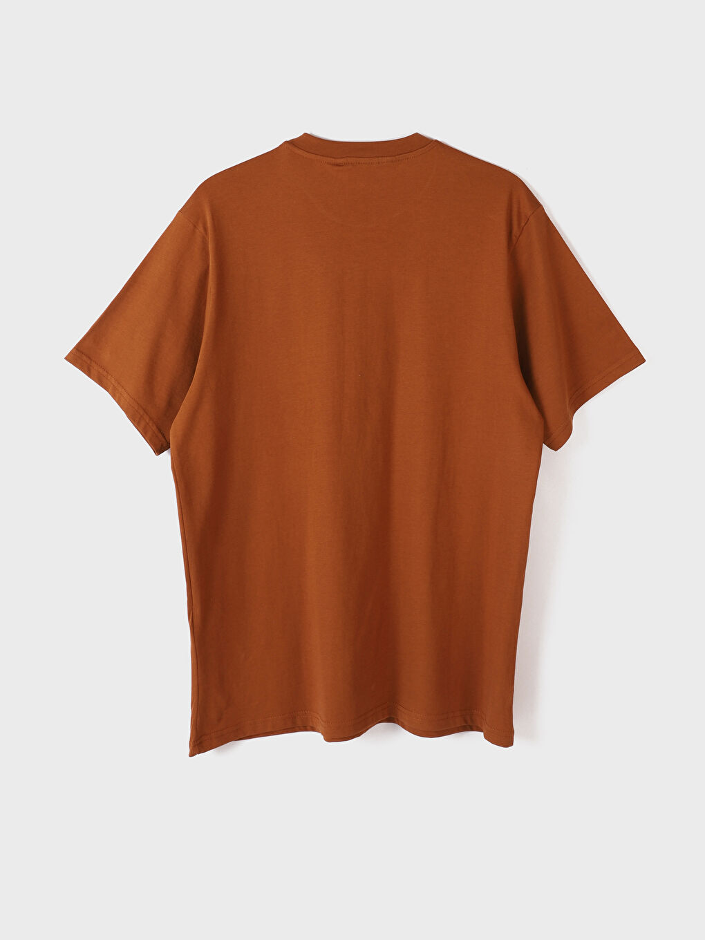 تيشيرت رجالي كم قصير مطبوع بياقة دائرية-1