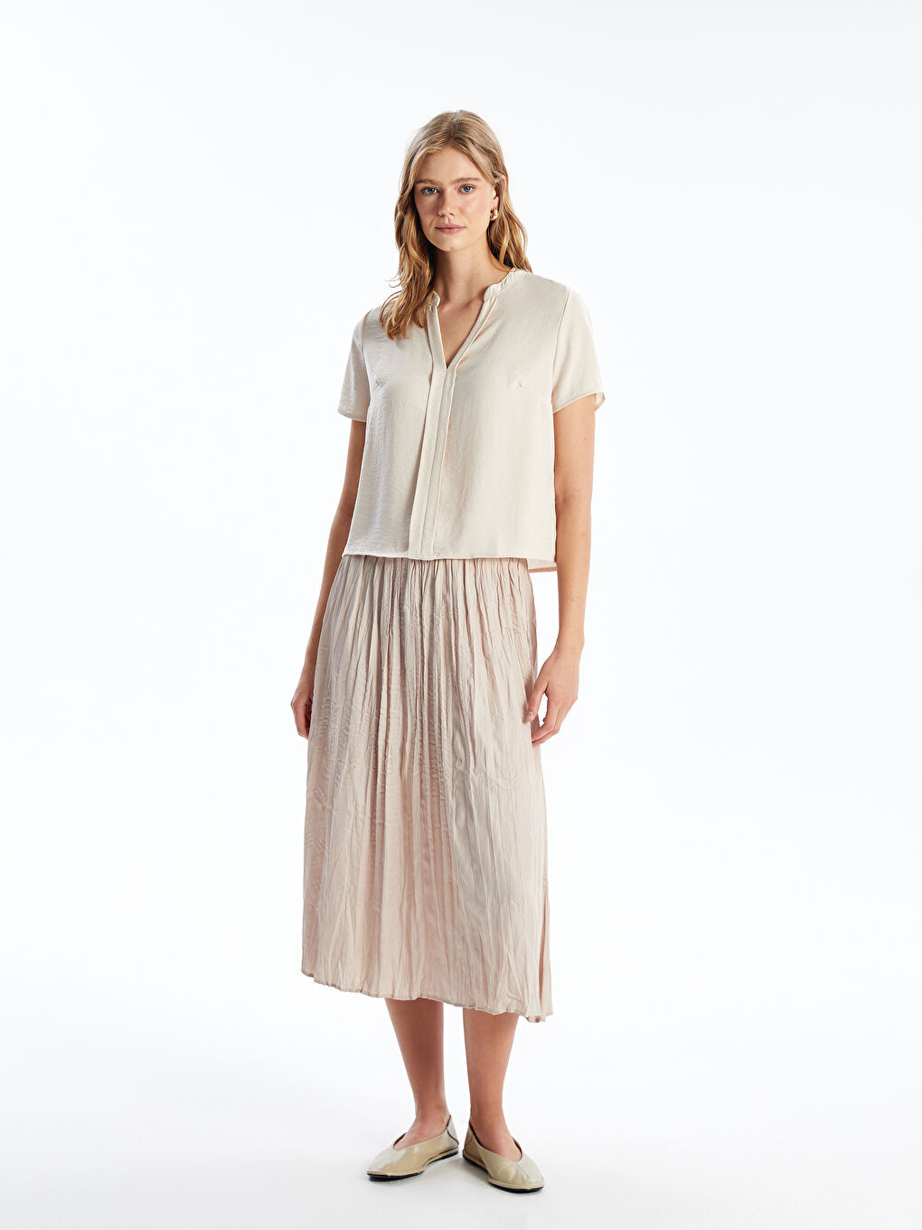 әйелдерге арналған ойық жағалы өрнексіз қысқа жең блузка-1