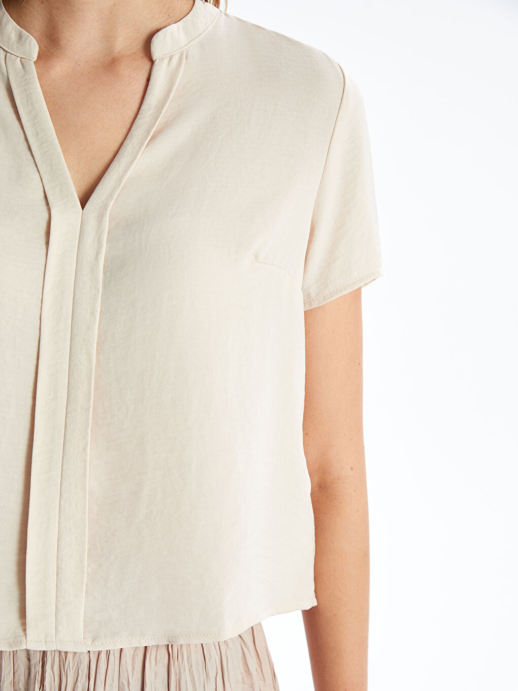 әйелдерге арналған ойық жағалы өрнексіз қысқа жең блузка-3