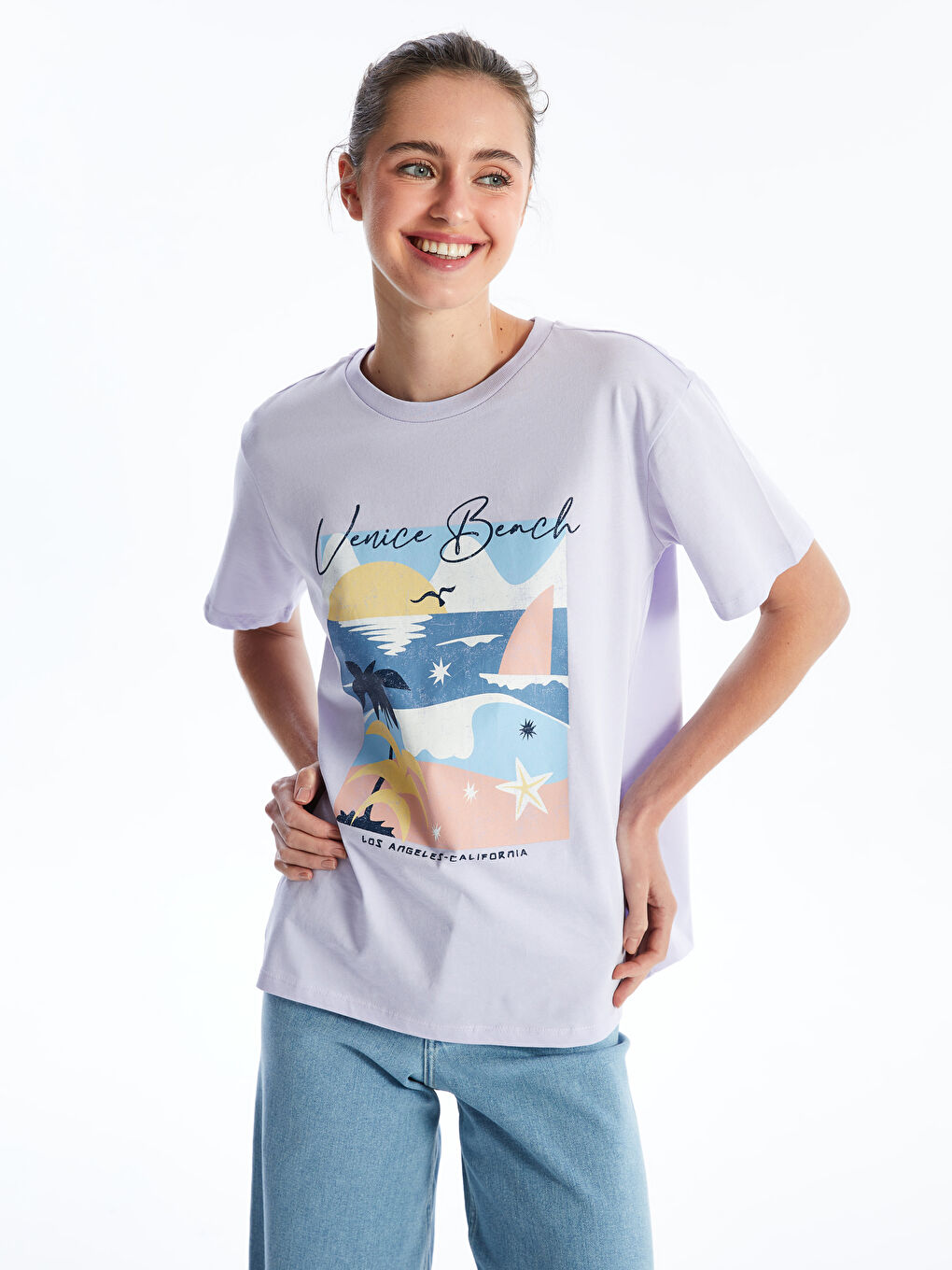 تيشيرت نسائي بأكمام قصيرة وياقة دائرية مطبوع