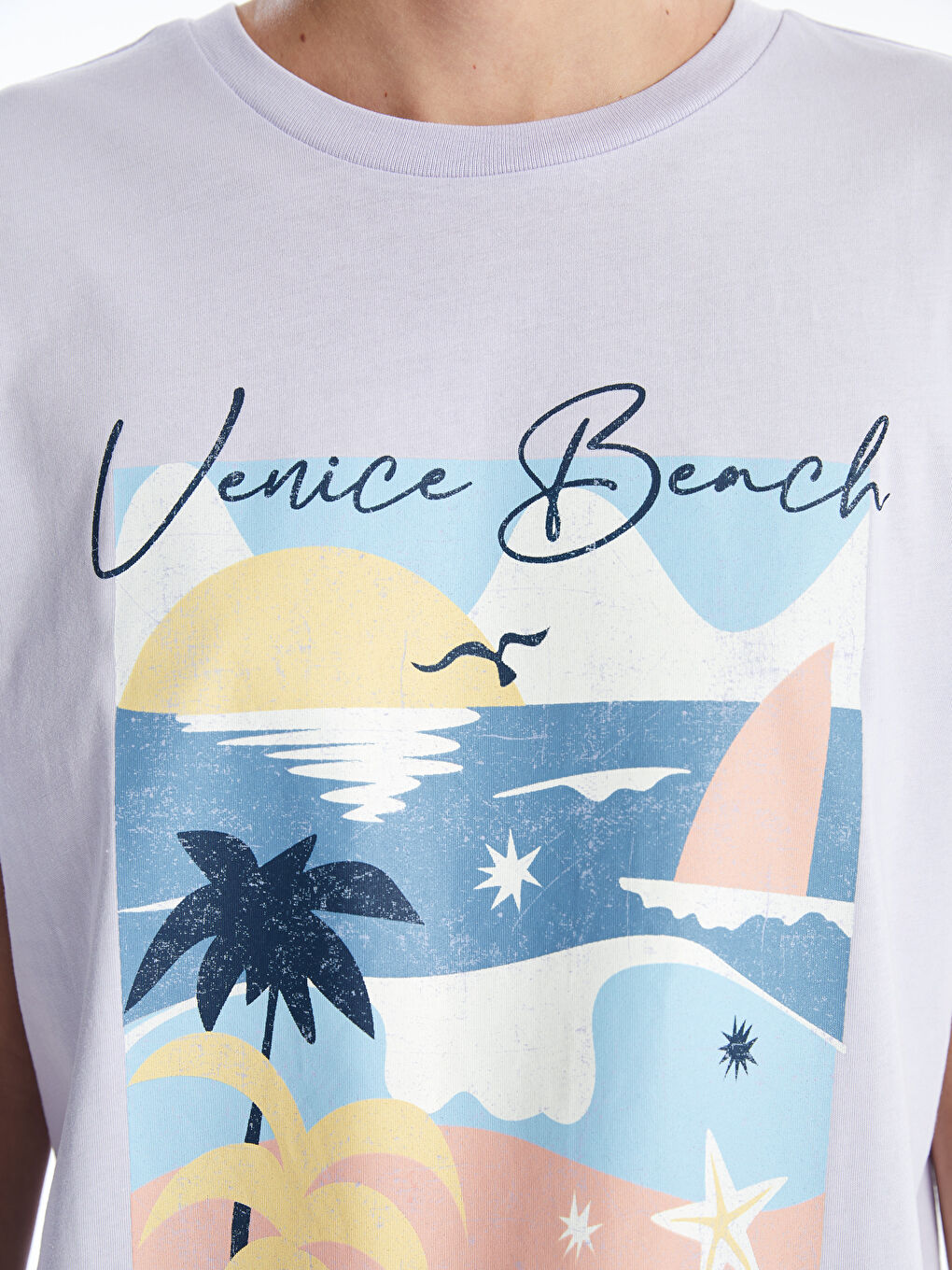 تيشيرت نسائي بأكمام قصيرة وياقة دائرية مطبوع-2