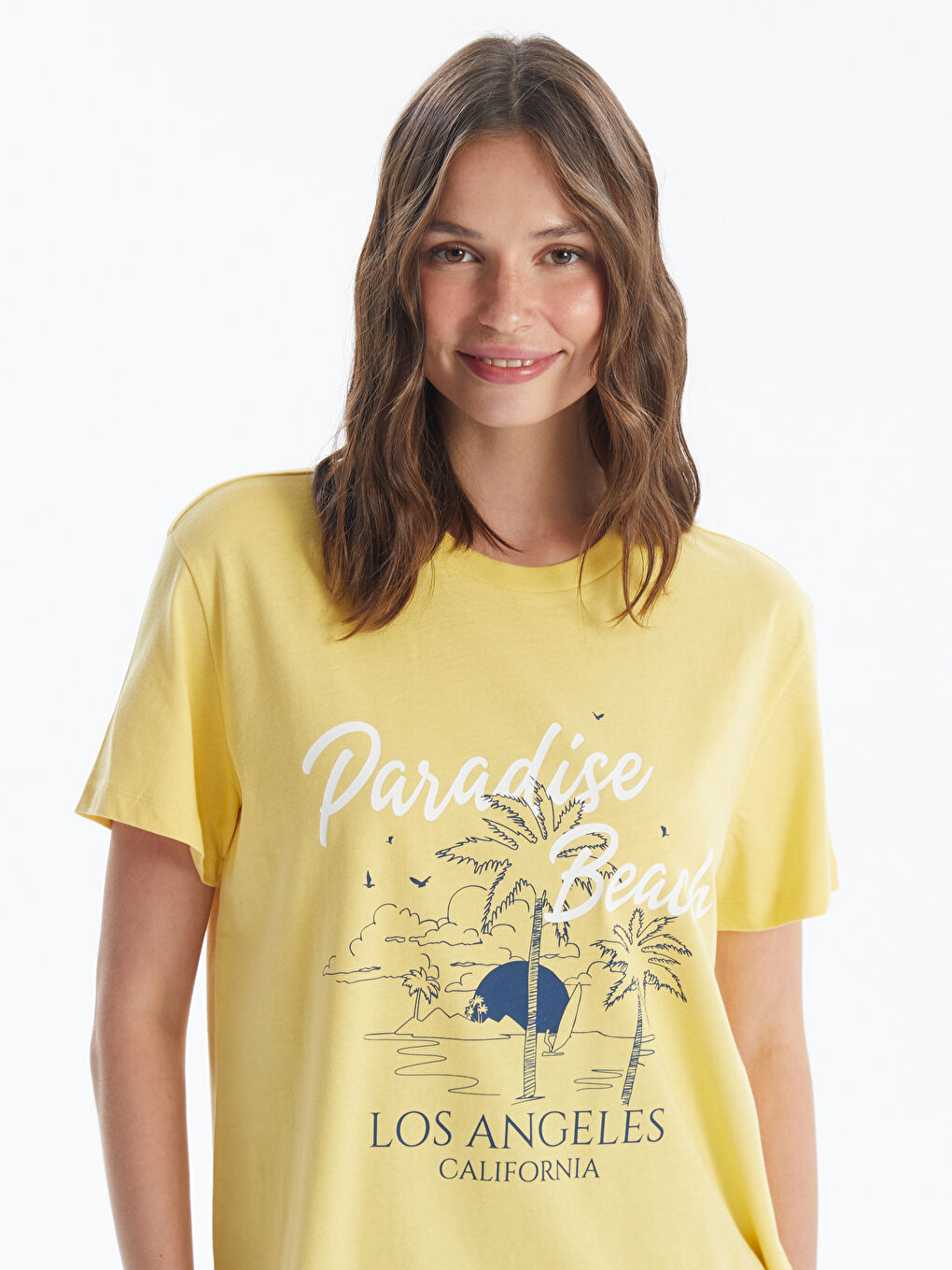 تيشيرت نسائي بأكمام قصيرة وياقة دائرية مطبوع