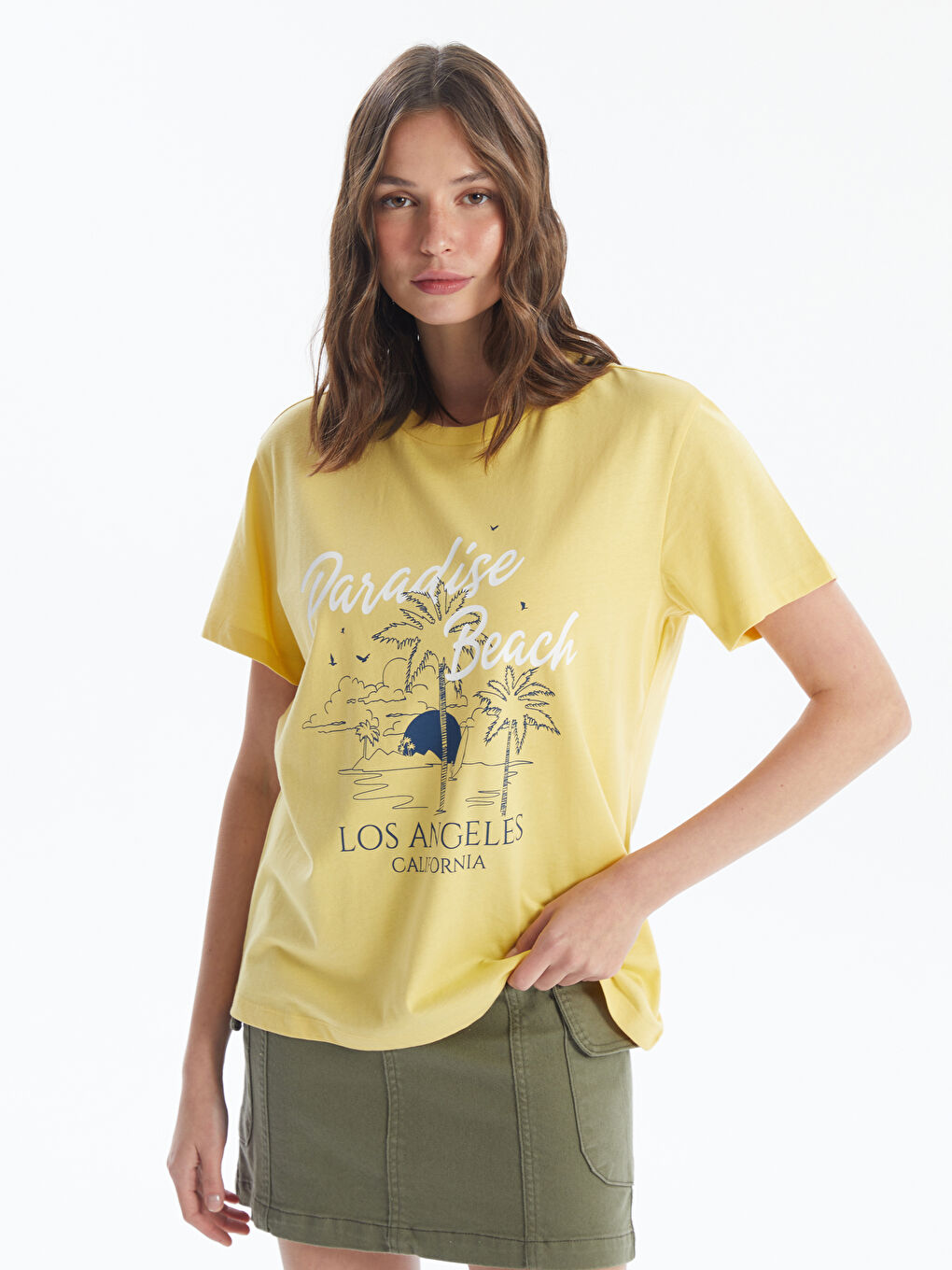 تيشيرت نسائي بأكمام قصيرة وياقة دائرية مطبوع-1