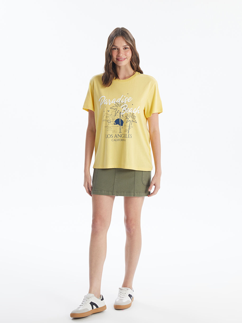 تيشيرت نسائي بأكمام قصيرة وياقة دائرية مطبوع-2