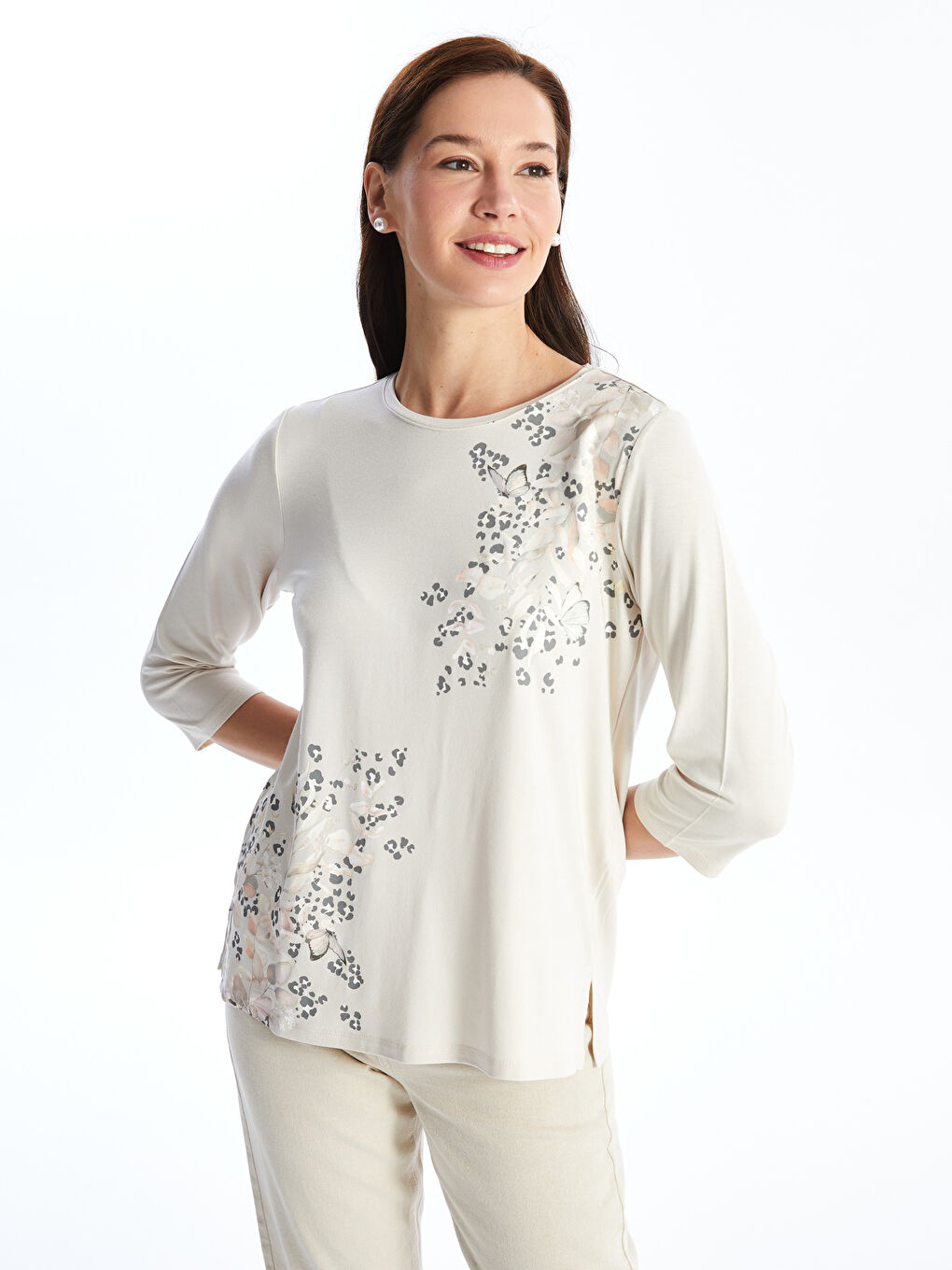 Beyaz Bisiklet Yaka Çiçekli Kadın Bluz