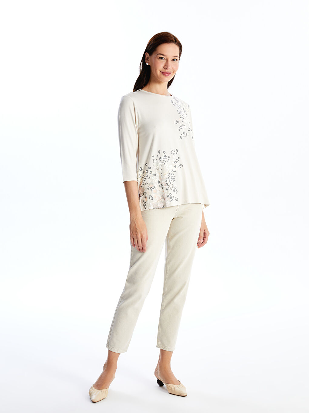 Beyaz Bisiklet Yaka Çiçekli Kadın Bluz-2