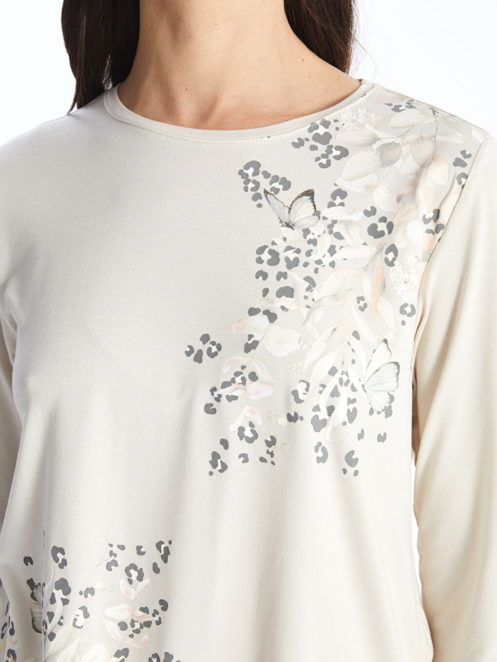 Beyaz Bisiklet Yaka Çiçekli Kadın Bluz-3