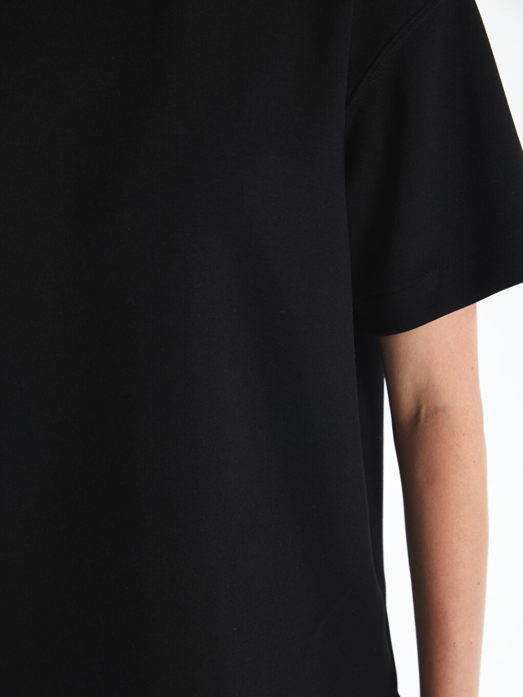 تیشێرت ڕه‌ش ئافرەت -S4FJ73Z8-CVL