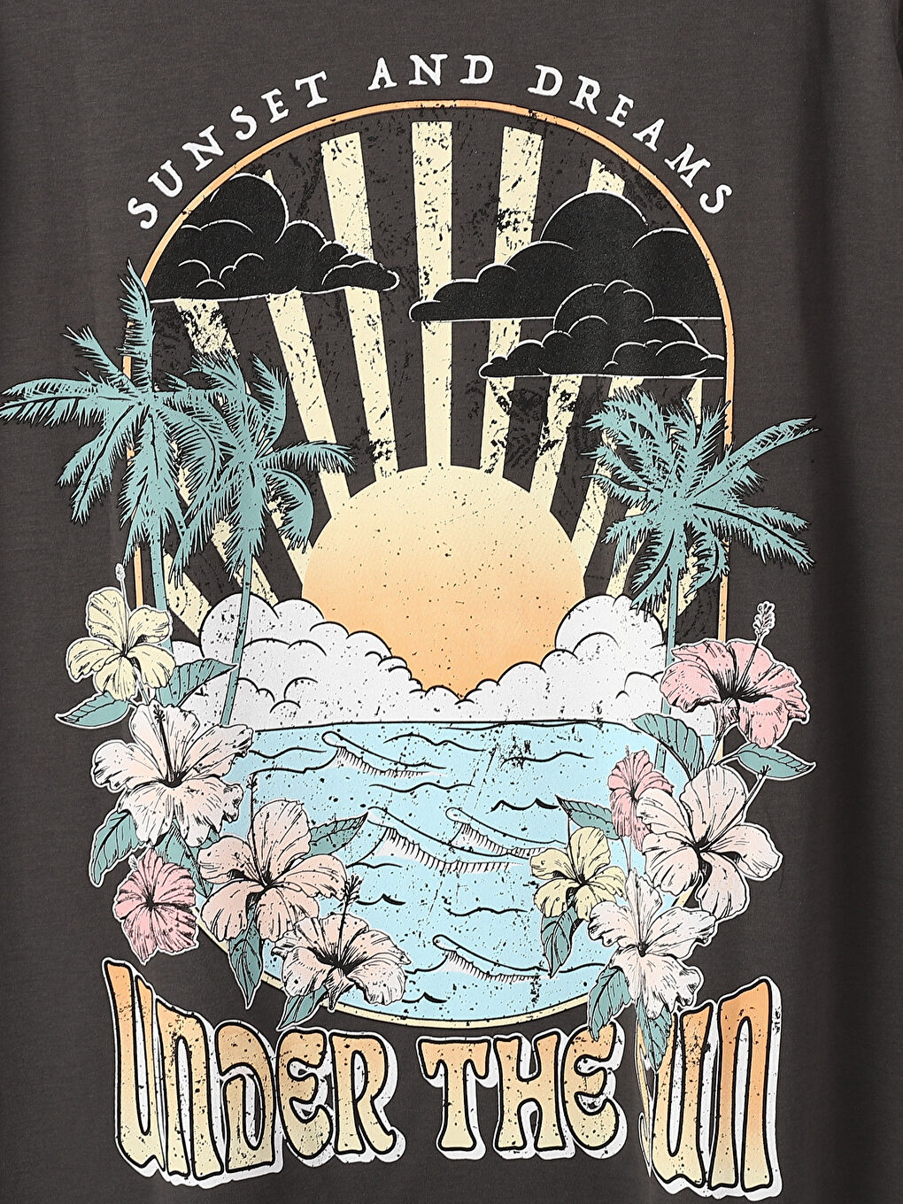 تيشيرت نسائي بأكمام قصيرة وياقة دائرية مطبوع-4