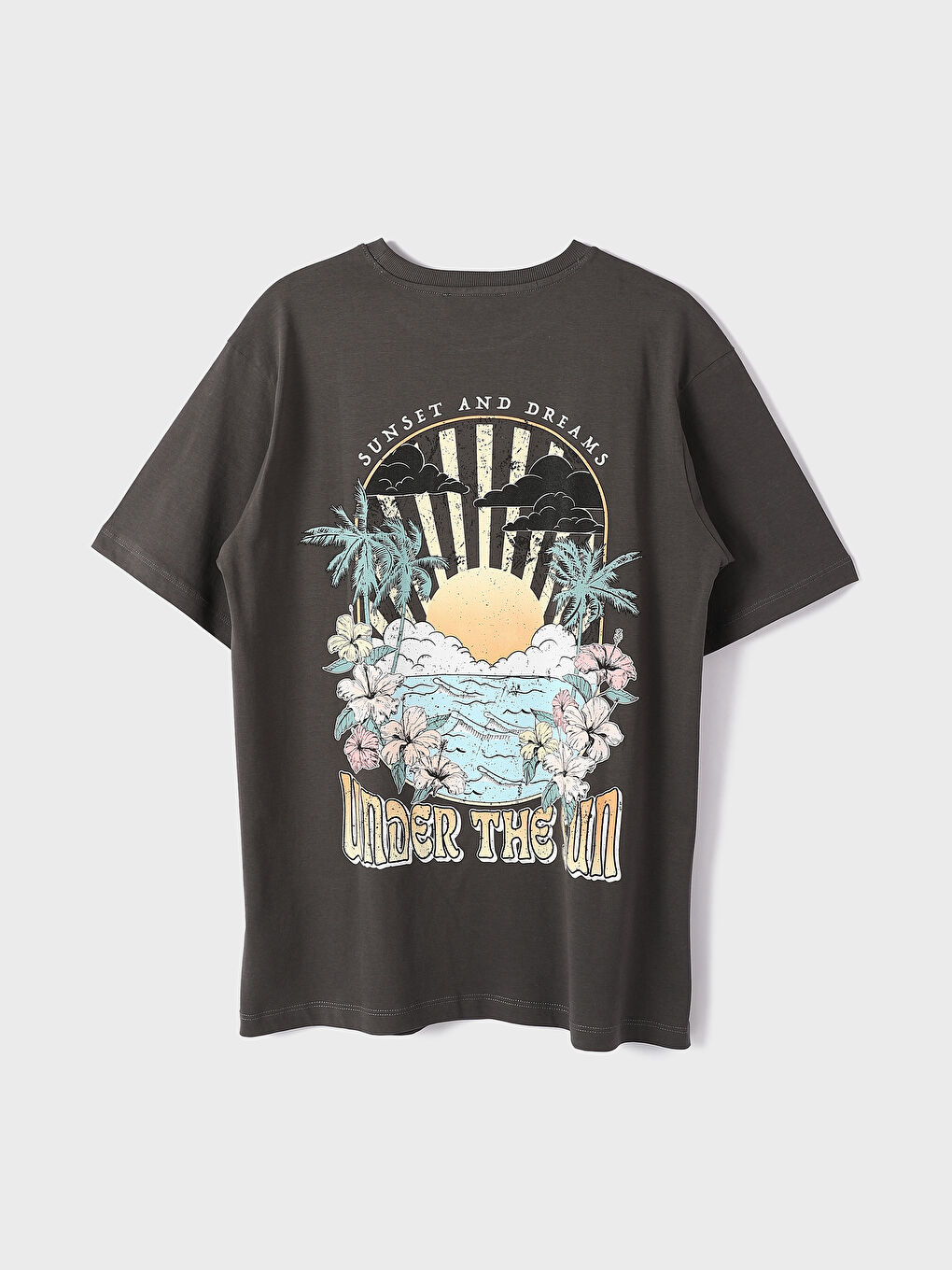 تيشيرت نسائي بأكمام قصيرة وياقة دائرية مطبوع-1